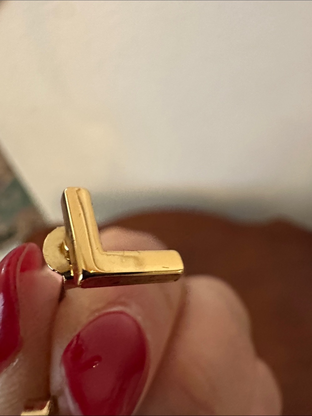 Fashion Jewelry Gold L-Shaped Stud Earrings - Picture 3 of 6